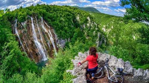 Camping Plitvice - Proljeće u prirodi za obitelji, Smoljanac, Plitvička jezera, Hrvatska - 164 EUR - 1x noćenje u Premium mobilnim kućicama za 4 osobe, Doručak od svježih, lokalnih namirnica