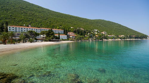 Hotel Faraon - All inclusive lipanjski odmor u Dalmaciji, Trpanj, Dalmacija, Hrvatska - 800 EUR - 5x noćenje u dvokrevetnoj Comfort sobi s balkonom (pogled more) za 2 osobe (dijete do 11,99 godina besplatno), All inclusive s uključenim pićem uz obroke