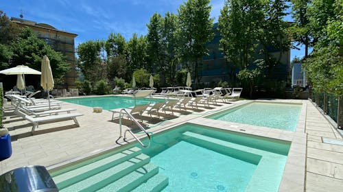 Hotel Royal Inn - Savršeni all inclusive light odmor odmah pored plaže, San Mauro A Mare, Italija - 450 EUR - 3x noćenje u dvokrevetnoj sobi s balkonom (ovisno o raspoloživosti) za 2 osobe, All inclusive light u hotelskom restoranu