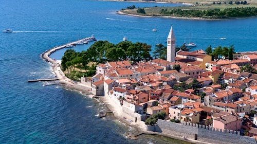 Apartmani Erica Pineta - Obiteljski proljetni odmor u Novigradu tijekom tjedna, Novigrad, Istra, Hrvatska - 160 EUR - 2x noćenje u dvosobnom apartmanu Erica Lux s terasom ili dvorištem (ovisno o raspoloživosti) za do 4 osobe (2 odrasle osobe i 2 djece), Posteljina i ručnici