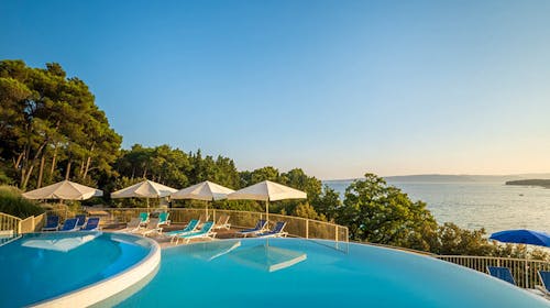 Sunny Krk by Valamar - Obiteljski ljetni odmor na Krku, Krk, Hrvatska - 2.141 EUR - 7x noćenje u renoviranoj sobi „Room for 2+1 morska strana" za 3 osobe, Sunny Breakfast & Brunch in Sunny Dinner