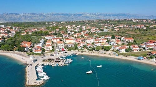 Hotel Beni - Ljeto u Dalmaciji, Vrsi, Dalmacija, Hrvatska - 775 EUR - 5x noćenje u dvokrevetnoj sobi za 2 osobe (2 djece do 6 godina besplatno), Polupansion