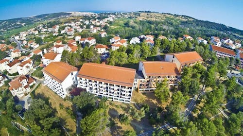San Marino Resort - Hotel Veli Mel - Obiteljski jesenski odmor na Rabu, Lopar, Rab, Hrvatska - 114 EUR - 1x noćenje u "sobi 2+1" za 2 osobe (1 dijete do 13,99 godina besplatno), Polupansion