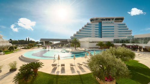 Hotel Olympia Sky - Početak ljeta u vrhunskom hotelu - Deluxe soba , Vodice, Dalmacija, Hrvatska - 518 EUR - 2x noćenje u dvokrevetnoj Deluxe sobi s balkonom i pogledom na more za 2 osobe (1 dijete do 5,99 godina i 1 dijete do 12,99 godina besplatno), Polupansion