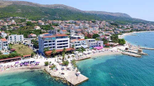 Hotel San Antonio - Odmor u Dalmaciji udvoje, Podstrana, Dalmacija, Hrvatska - 175 EUR - 1x noćenje u dvokrevetnoj Deluxe sobi s balkonom i pogledom na more za 2 osobe, Buffet doručak