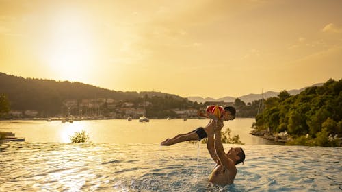 Aminess Vival Port9 Resort - Obiteljsko ljeto na Korčuli, Korčula, Dalmacija, Hrvatska - 1.252 EUR - 7x noćenje u dvokrevetnoj Superior sobi s balkonom strana park za 2 osobe (1 dijete do 9,99 godina besplatno), Polupansion