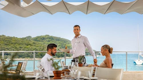 Resort Belvedere - Ljeto u Vrsaru, Vrsar, Istra, Hrvatska - 338 EUR - 2x noćenje u dvokrevetnoj Superior sobi s balkonom za 2 osobe, Polupansion (doručak i večera)