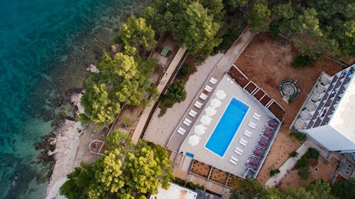 Aminess Younique Senses Resort - Obiteljski ljetni all inclusive light na Hvaru, Vrboska, otok Hvar, Hrvatska - 979 EUR - 4x noćenje u dvokrevetnoj Superior sobi s balkonom za 2 osobe (1 dijete do 9,99 godina besplatno), All inclusive light