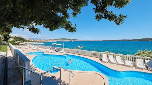 Hotel Val - Ljeto u Trogiru, Seget Donji, Trogir, Dalmacija, Hrvatska - 290 EUR - 3x noćenje u dvokrevetnoj Comfort sobi (morska strana) u depandansi za 2 osobe (1. dijete do 2,99 godina i 2. dijete do 11,99 godina besplatno), Buffet doručak