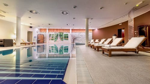 Hotel Punta Vodice - Obiteljska all inclusive light jesen s daškom wellnessa, Vodice, Dalmacija, Hrvatska - 207 EUR - 2x noćenje u dvokrevetnoj Standard sobi s balkonom morska strana za 2 osobe (1 dijete do 11,99 godina i 2. dijete do 2,99 godina besplatno), All inclusive light