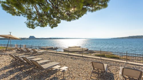 Villa Arausa - Obiteljska all inclusive light jesen, Vodice, Dalmacija, Hrvatska - 226 EUR - 2x noćenje u dvokrevetnoj Standard sobi s balkonom morska strana za 2 osobe (1 dijete do 11,99 godina i 2. dijete do 2,99 godina besplatno), All inclusive light
