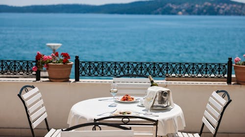Hotel Val - Ljeto u Trogiru, Seget Donji, Trogir, Dalmacija, Hrvatska - 470 EUR - 5x noćenje u dvokrevetnoj Comfort sobi (morska strana) u depandansi za 2 osobe (1. dijete do 2,99 godina i 2. dijete do 11,99 godina besplatno), Buffet doručak