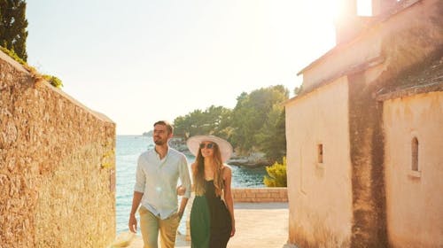 Bluesun Holiday Village Bonaca - Ljeto s punim pansionom na Braču, Bol, otok Brač, Dalmacija, Hrvatska - 416 EUR - 2x noćenje u Standard dvokrevetnoj sobi s balkonom (morska strana) za 2 osobe, Puni pansion