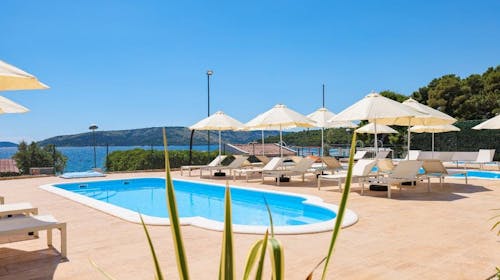 Apartmani Medena - Last minute ljeto s polupansionom u Trogiru, Donji Seget, Trogir, Dalmacija, Hrvatska - 469 EUR - 2x noćenje u Superior seaside apartmanu A (2+1) za 2 odrasle osobe (1 dijete do 11,99 godina besplatno), Polupansion