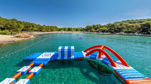 Pine Beach Pakoštane - All inclusive light odmor uz sport i prirodu, Pakoštane, Dalmacija, Hrvatska - 235 EUR - 2x noćenje u Standard bungalovu za 2 osobe, All inclusive light