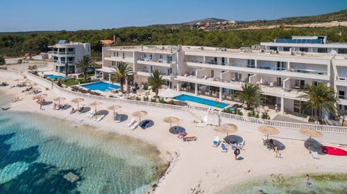 Resort Perla - Hotel Perla - Ljeto u Dalmaciji, Rogoznica, Dalmacija, Hrvatska - 300 EUR - 2x noćenje u Standard sobi s balkonom i djelomičnim pogledom na more za 2 osobe, Polupansion (buffet doručak i večera)