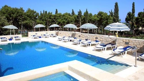 Aminess Vival Casa Velaris - Ljeto na Braču za obitelji, Supetar, otok Brač, Dalmacija, Hrvatska - 687 EUR - 4x noćenje u dvokrevetnoj Comfort sobi s balkonom za 2 osobe (1 dijete do 9,99 godina besplatno), Polupansion