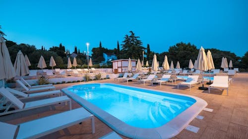 Apartmani Medena - Last minute ljeto s polupansionom u Trogiru, Donji Seget, Trogir, Dalmacija, Hrvatska - 699 EUR - 5x noćenje u Superior apartmanu A (2+1) za 2 odrasle osobe (1 dijete do 11,99 godina besplatno), Polupansion