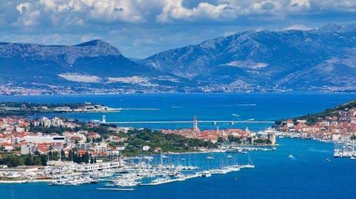 Apartmani Medena - Last minute ljeto s polupansionom u Trogiru za 4 osobe, Donji Seget, Trogir, Dalmacija, Hrvatska - 649 EUR - 2x noćenje u Superior seaside apartmanu B (4+1) za 4 odrasle osobe (1 dijete do 11,99 godina besplatno), Polupansion