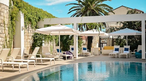 Hotel International - Kratak ljetni odmor na Rabu, Rab, Hrvatska - 300 EUR - 2x noćenje u dvokrevetnoj sobi s pogledom na grad ili more (ovisno o raspoloživosti) za 2 osobe (1 dijete do 6 godina besplatno), Polupansion