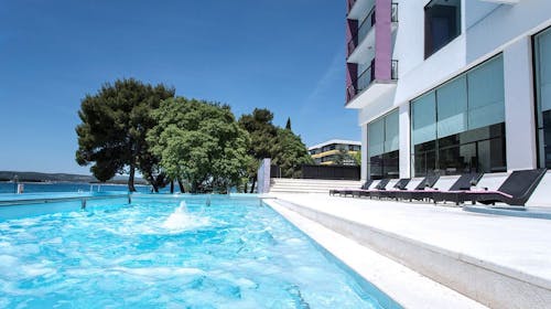 Ilirija Resort - Hotel Kornati - Last minute obiteljsko ljeto u Biogradu s punim pansionom - Posebna akcija, Biograd na Moru, Dalmacija, Hrvatska - 1.449 EUR - 7x noćenje u dvokrevetnoj Superior sobi za 2 osobe (1 dijete do 12 godina i 1 dijete do 7 godina besplatno), Puni pansion