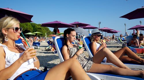 Ilirija Resort - Hotel Kornati - Obiteljsko ljeto u Biogradu s punim pansionom - Posebna akcija, Biograd na Moru, Dalmacija, Hrvatska - 1.209 EUR - 5x noćenje u dvokrevetnoj Comfort plus sobi za 2 osobe (1 dijete do 12 godina i 1 dijete do 7 godina besplatno), Puni pansion