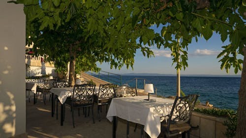 Villa Marello - Obiteljsko ljeto na Makarskoj rivijeri, Promajna, Makarska rivijera, Dalmacija, Hrvatska - 1.554 EUR - 7x noćenje u dvokrevetnoj Deluxe sobi za 2 osobe (1 dijete do 14 godina besplatno), Buffet doručak