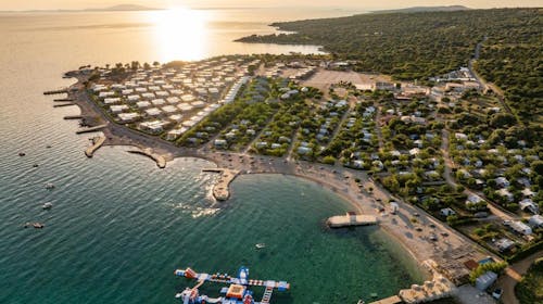 Terra Park Phalaris - Obiteljsko ljeto u savršenom kampu - Pinus Holiday Home, Novalja, Pag, Dalmacija, Hrvatska - 1.529 EUR - 5x noćenje u Pinus Holiday Home za do 5 osoba (4 odrasle osobe i 1 dijete do 11,99 godina), Posteljina i ručnici