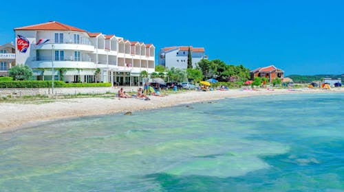 Hotel Duje - Last minute ljeto tik uz more, Vodice, Dalmacija, Hrvatska - 542 EUR - 3x noćenje u dvokrevetnoj sobi s balkonom i pogledom na more za 2 osobe, Polupansion