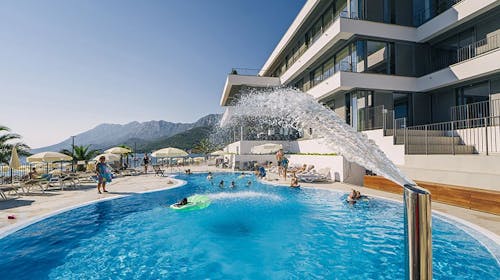 Park Villas by Morenia - Najam Deluxe kamping vile s privatnim bazenom, Podaca, Makarska rivijera, Dalmacija, Hrvatska - 1.715 EUR - 5x noćenje u kamping vili s privatnim grijanim bazenom za do 4 osobe, Korištenje hotelskih grijanih vanjskih bazena