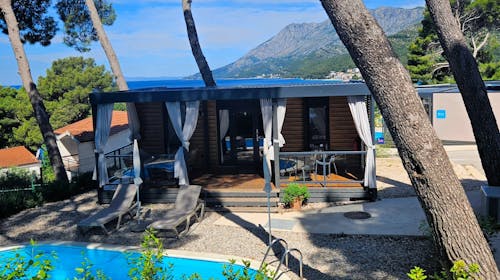 Park Villas by Morenia - All inclusive odmor u Deluxe kamping vile s privatnim bazenom, Podaca, Makarska rivijera, Dalmacija, Hrvatska - 2.730 EUR - 5x noćenje u kamping vili s privatnim grijanim bazenom za do 6 osoba (max. 4 odrasle osobe i 2 djece do 11,99 godina), All inclusive