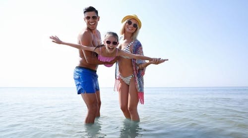 Pansion Delfin - Obiteljsko ljeto na Krku - Akcijska ponuda, Omišalj, otok Krk, Hrvatska - 699 EUR - 5x noćenje u Standard sobi za 2 osobe (2 djece do 11,99 godina besplatno), Polupansion (buffet doručak i večera)