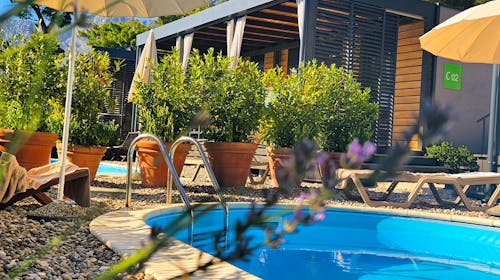 Park Villas by Morenia - All inclusive odmor u Deluxe kamping vili s privatnim bazenom, Podaca, Makarska rivijera, Dalmacija, Hrvatska - 956 EUR - 2x noćenje u kamping vili s privatnim grijanim bazenom za do 4 osobe, All inclusive