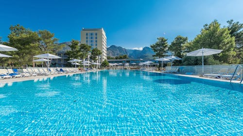 Bluesun Holiday Village Alan - Last minute ljeto s punim pansionom, Starigrad Paklenica, Dalmacija, Hrvatska - 684 EUR - 3x noćenje u Standard dvokrevetnoj sobi s balkonom za 2 osobe, Puni pansion