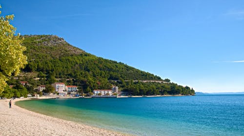 Hotel Bella Vista - Ljeto u Drveniku, Drvenik, Makarska rivijera, Dalmacija, Hrvatska - 654 EUR - 3x noćenje u dvokrevetnoj sobi pogled park za 2 osobe (1. dijete do 11,99 godina i 2. dijete do 2,99 godina besplatno), Polupansion (buffet doručak i večera)
