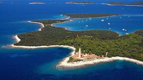 Hotel Luka - Ljetni odmor kao nekada u srcu slikovite Dalmacije, Luka, Dugi otok, Dalmacija, Hrvatska - 460 EUR - 3x noćenje u dvokrevetnoj sobi za 2 osobe (1 dijete do 11,99 godina besplatno), Polupansion