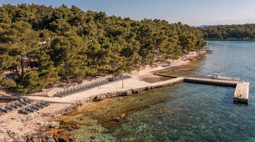 Aminess Senses Resort - Obiteljski ljetni all inclusive light na Hvaru, Vrboska, otok Hvar, Hrvatska - 1.903 EUR - 7x noćenje u dvokrevetnoj Superior sobi s balkonom za 2 osobe (1 dijete do 9,99 godina besplatno), All inclusive light