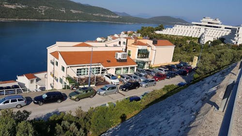 Hotel Adria - Ljetni odmor u Neumu, Neum, Bosna i Hercegovina - 639 EUR - 5x noćenje u dvokrevetnoj sobi za 2 osobe (dijete do 7 godina besplatno), Polupansion