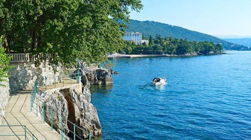 Hotel Lovran - Last minute ljetni odmor u Lovranu tijekom tjedna, Lovran, Hrvatska - 140 EUR - 1x noćenje u dvokrevetnoj Standard sobi s pogledom na ulicu za 2 osobe (1 dijete do 6,99 godina besplatno), Buffet doručak
