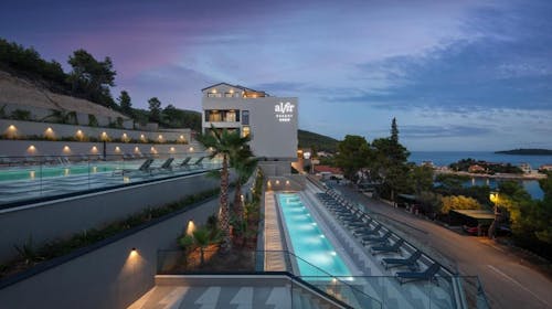 Aminess Alfir Hotel - Ljeto na Korčuli - Posebna akcija, Korčula, Dalmacija, Hrvatska - 1.580 EUR - 7x noćenje u Premium suite s balkonom za 2 osobe (2 djece do 9,99 godina besplatno), Polupansion i uključeno piće uz večeru