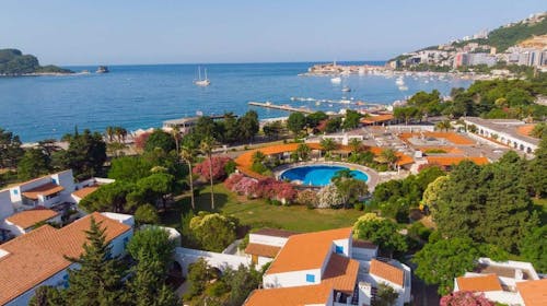 Hotel Slovenska plaža - Kraj ljeta u Budvi, Budva, Crna Gora - 239 EUR - 2x noćenje u Standard dvokrevetnoj sobi s balkonom za 2 osobe, Polupansion (buffet doručak i večera)