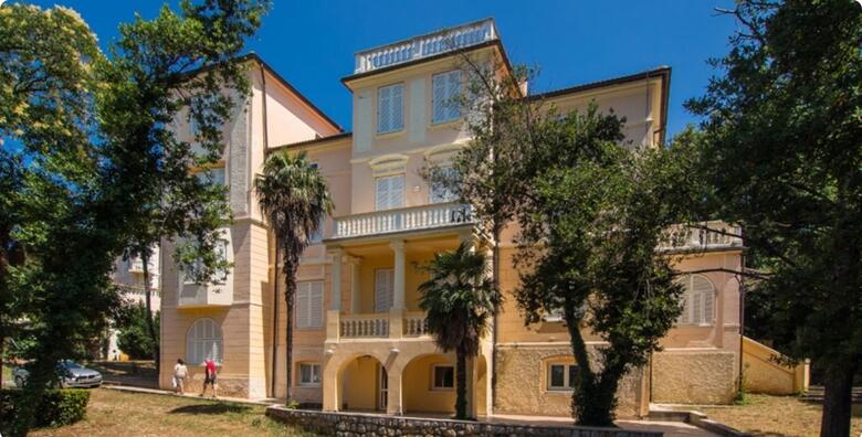 Hotel Villa Ružica 3*, Crikvenica - 2 ili 3 noćenja s polupansionom za 2 osobe + gratis 1 dijete do 5,99 godina
